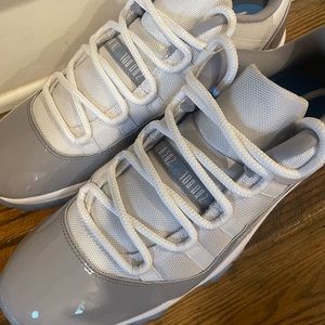 Retro 11 low cool grey